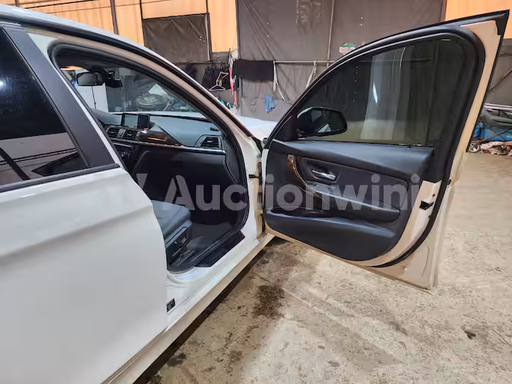 BMW 3 Series 2012 — 24