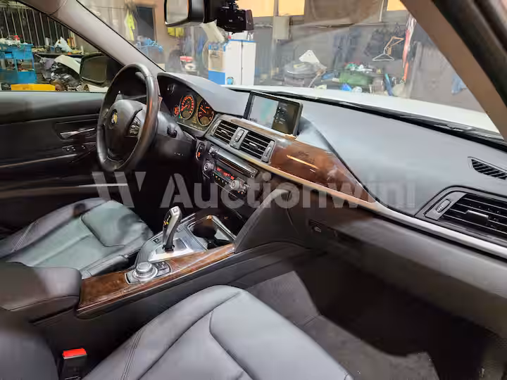 BMW 3 Series 2012 — 27