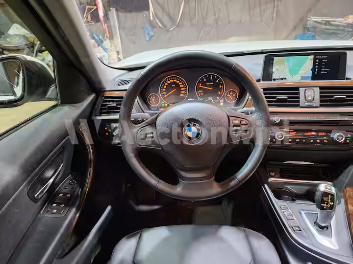 BMW 3 Series 2012 — 29