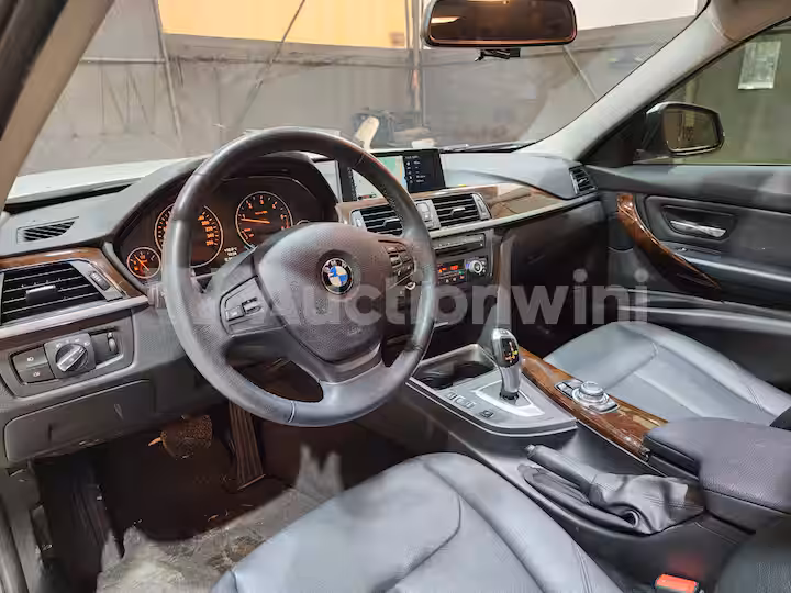 BMW 3 Series 2012 — 30