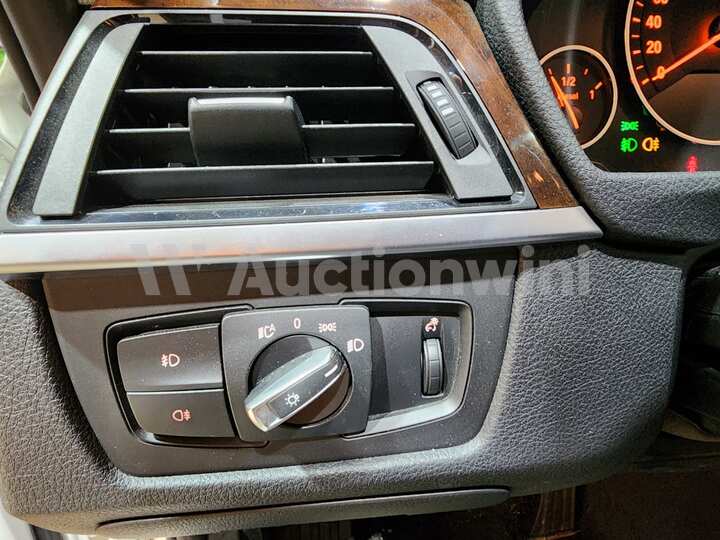 BMW 3 Series 2012 — 32