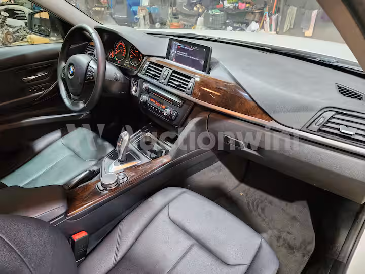 BMW 3 Series 2015 — 32