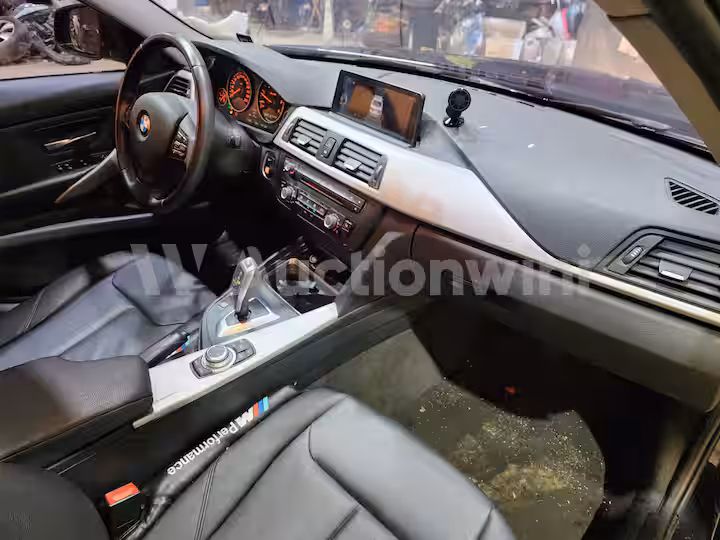 BMW 3 Series 2013 — 32