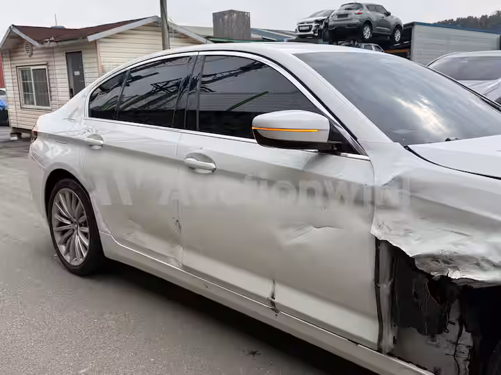 BMW 5 Series 2023 — 17