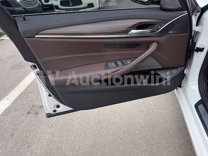BMW 5 Series 2023 — 30