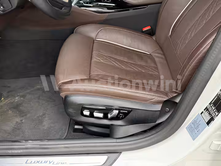 BMW 5 Series 2023 — 32