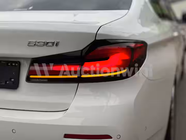 BMW 5 Series 2023 — 8