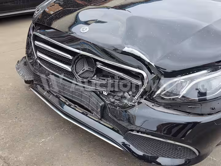 Mercedes Benz E Class 2020 — 11