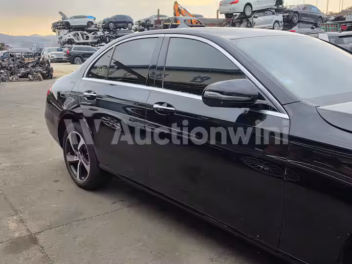 Mercedes Benz E Class 2020 — 14