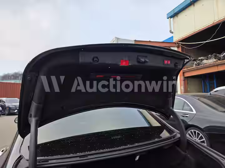 Mercedes Benz E Class 2020 — 17