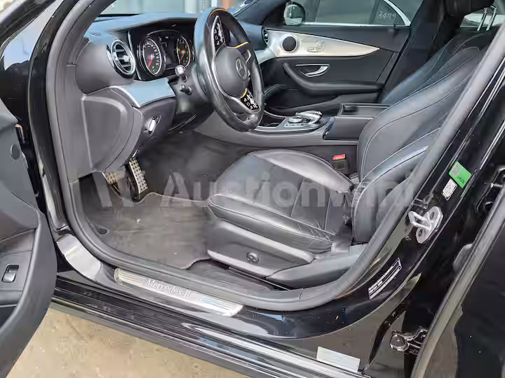 Mercedes Benz E Class 2020 — 21