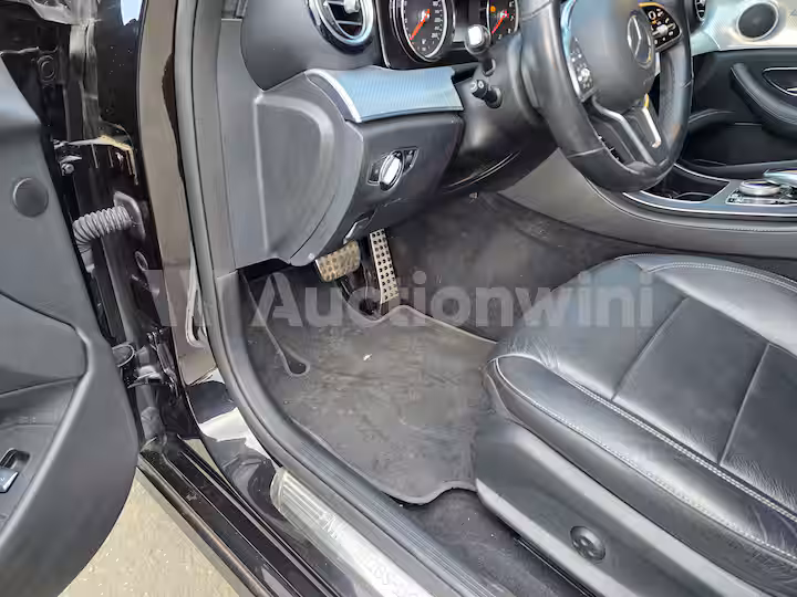 Mercedes Benz E Class 2020 — 24