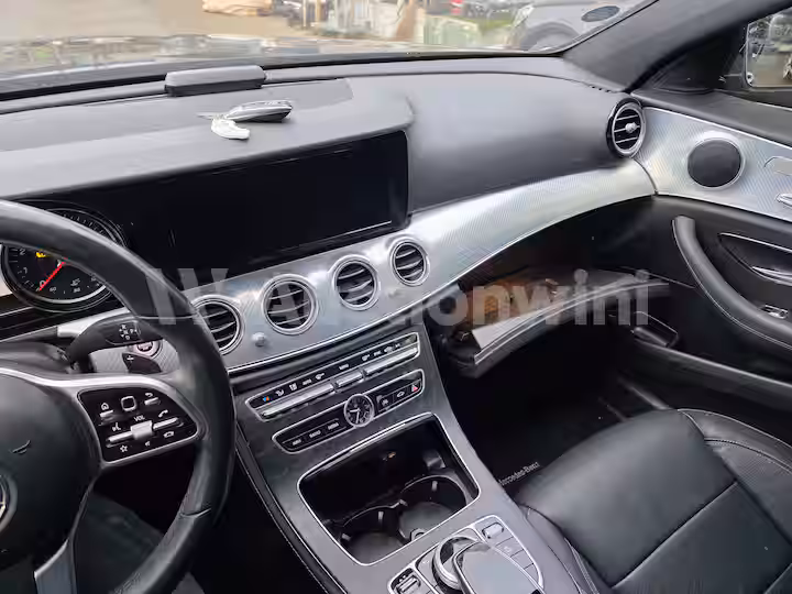 Mercedes Benz E Class 2020 — 27