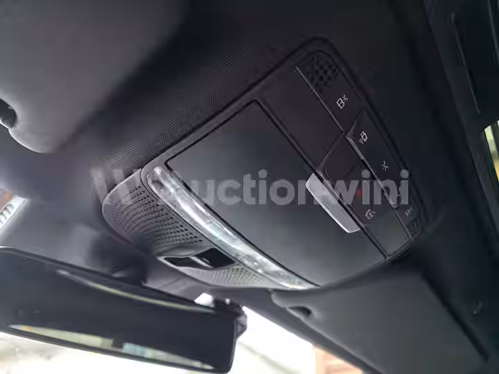 Mercedes Benz E Class 2020 — 29
