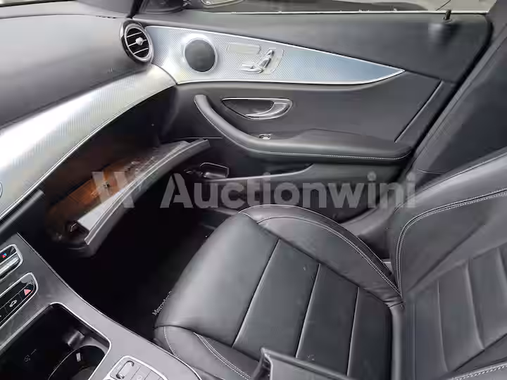 Mercedes Benz E Class 2020 — 32