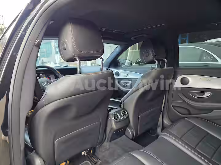 Mercedes Benz E Class 2020 — 35