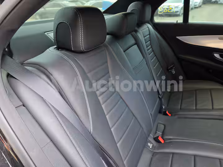 Mercedes Benz E Class 2020 — 38