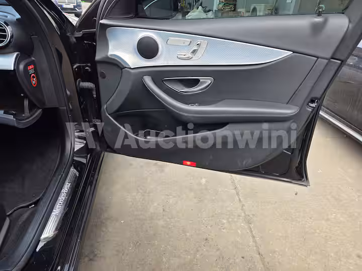 Mercedes Benz E Class 2020 — 41