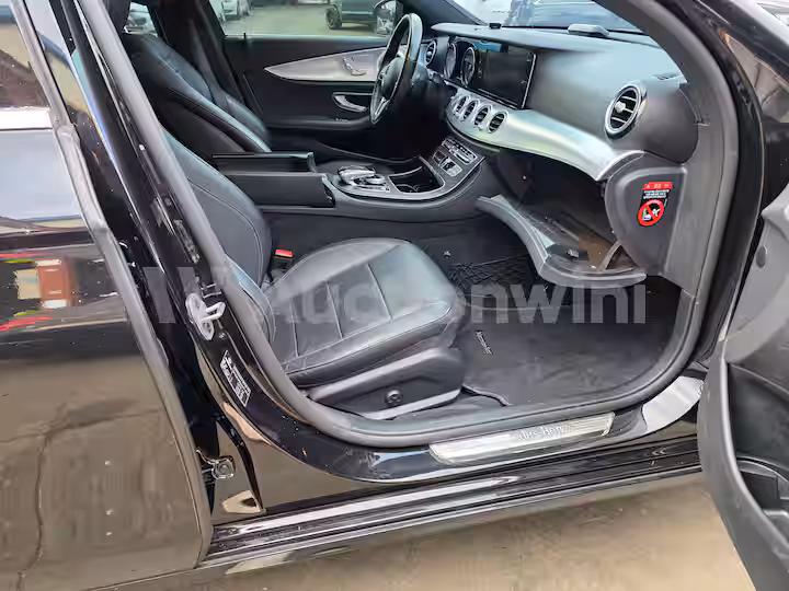 Mercedes Benz E Class 2020 — 42