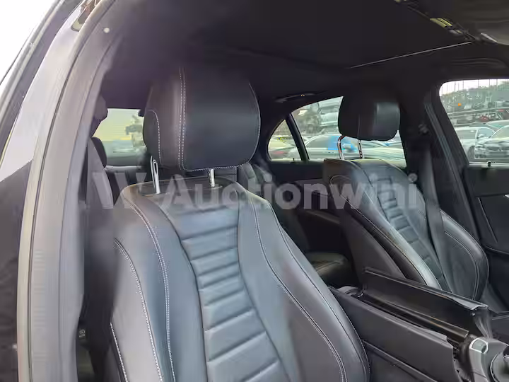 Mercedes Benz E Class 2020 — 44