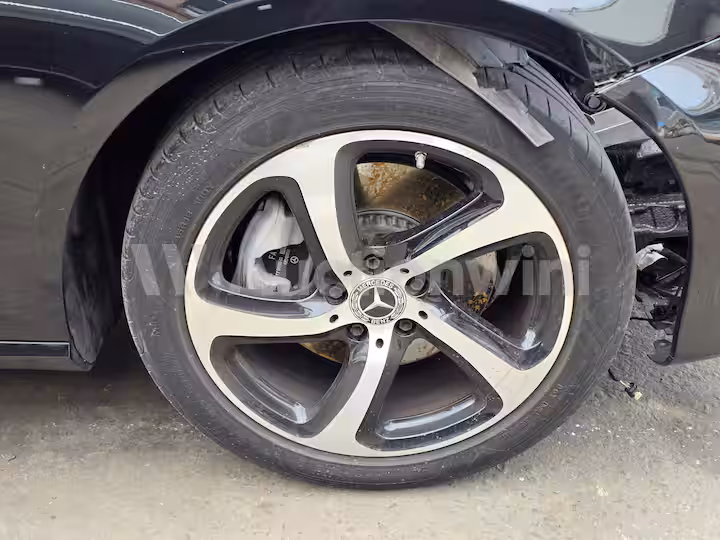 Mercedes Benz E Class 2020 — 48