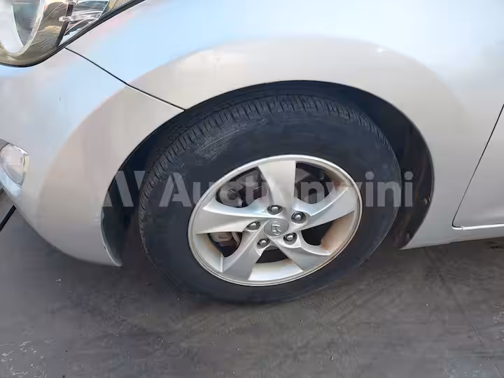 Hyundai Avante 2013 — 12
