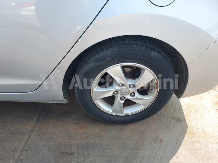 Hyundai Avante 2013 — 13