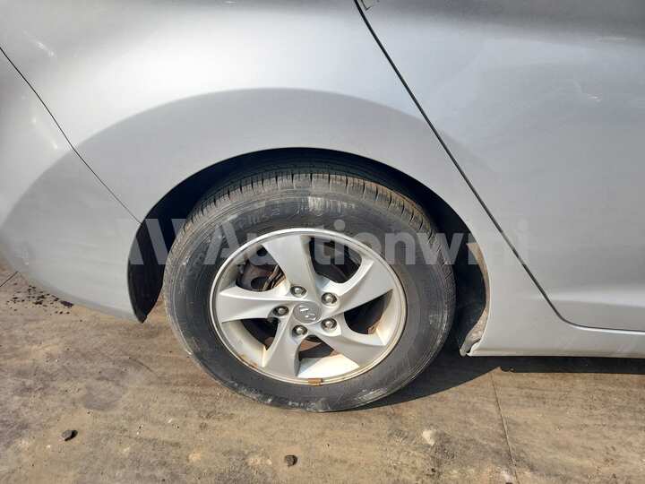 Hyundai Avante 2013 — 14