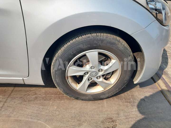 Hyundai Avante 2013 — 15
