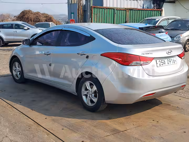 Hyundai Avante 2013 — 3