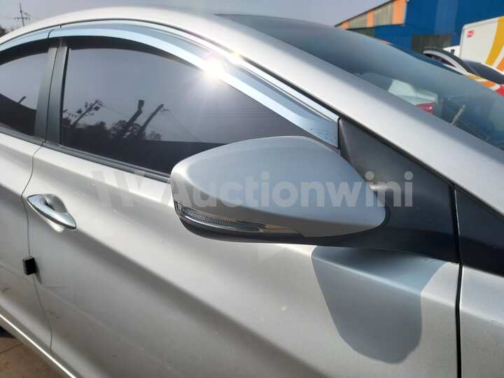 Hyundai Avante 2013 — 22