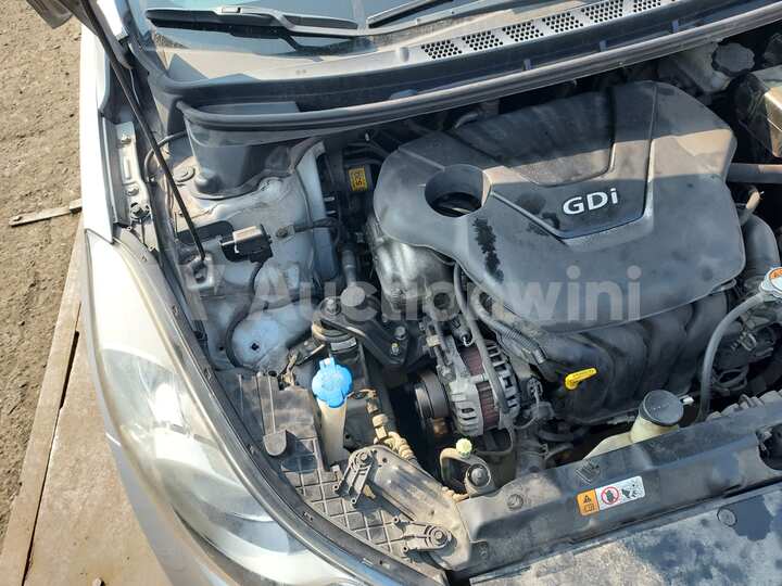 Hyundai Avante 2013 — 25