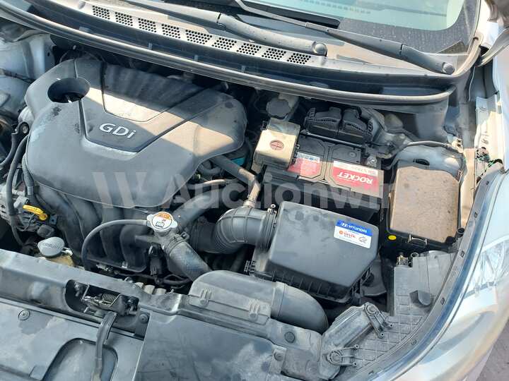 Hyundai Avante 2013 — 26