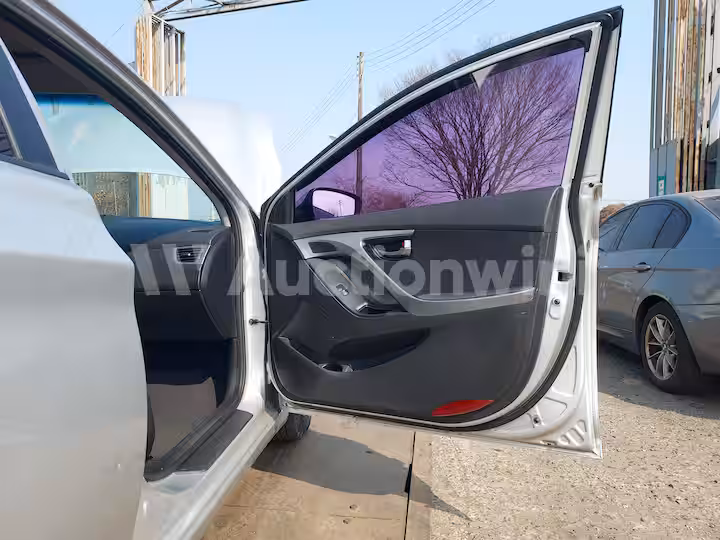 Hyundai Avante 2013 — 28