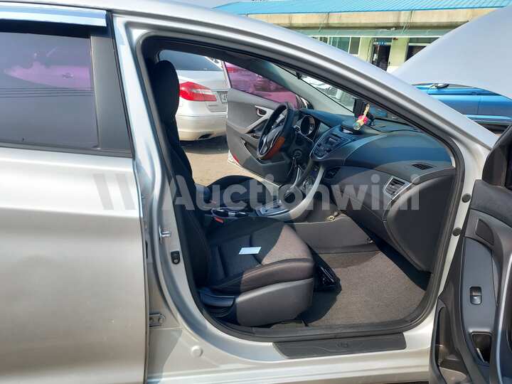 Hyundai Avante 2013 — 29