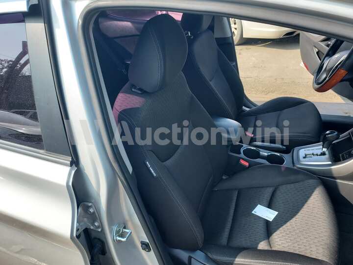 Hyundai Avante 2013 — 30