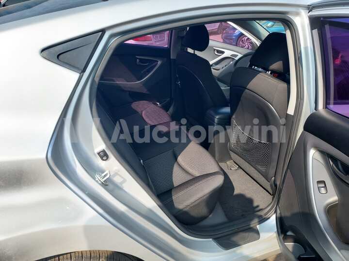 Hyundai Avante 2013 — 32