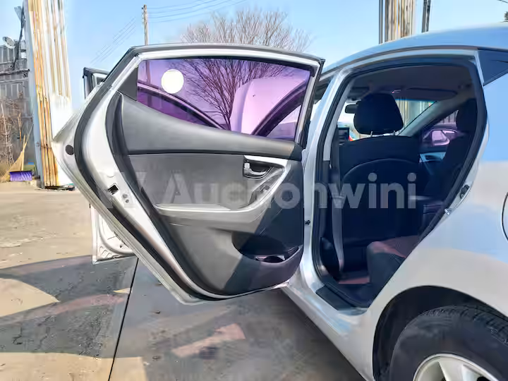 Hyundai Avante 2013 — 37
