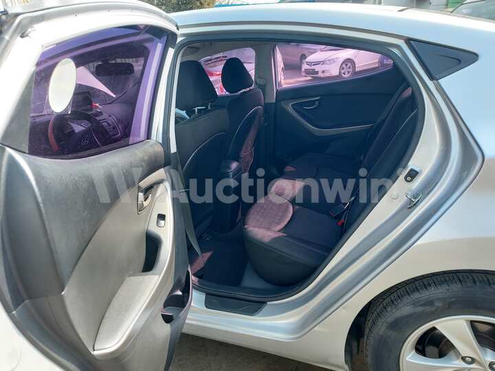 Hyundai Avante 2013 — 38