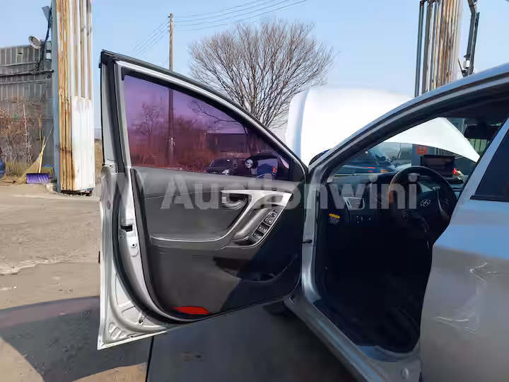 Hyundai Avante 2013 — 40