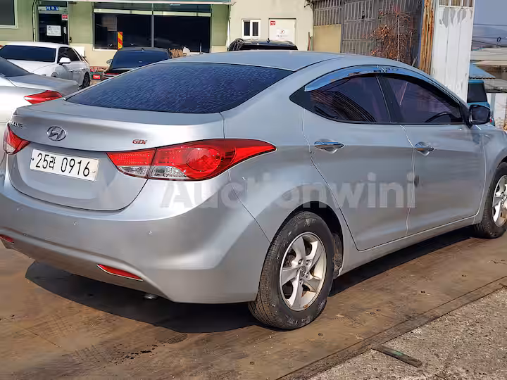 Hyundai Avante 2013 — 5