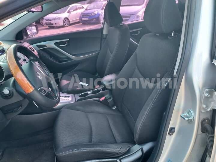 Hyundai Avante 2013 — 42