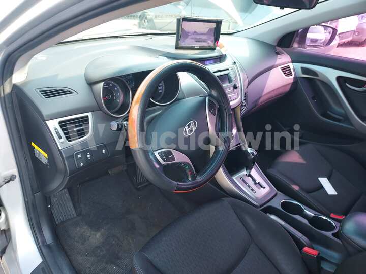 Hyundai Avante 2013 — 43