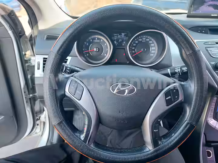 Hyundai Avante 2013 — 47