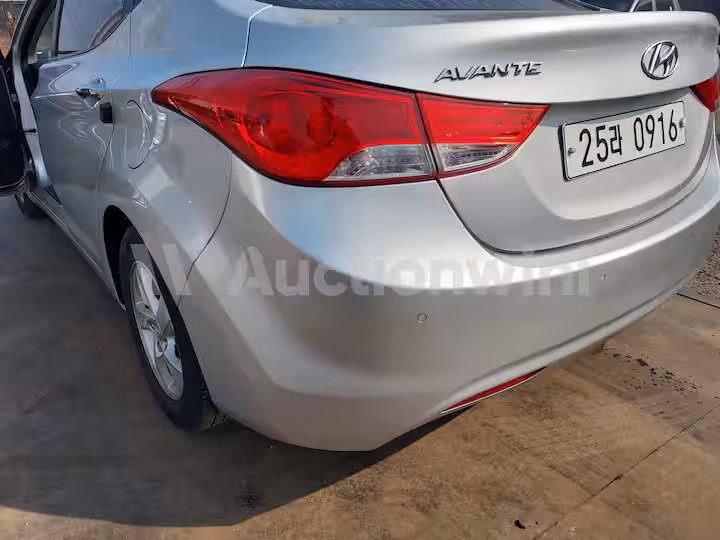 Hyundai Avante 2013 — 10