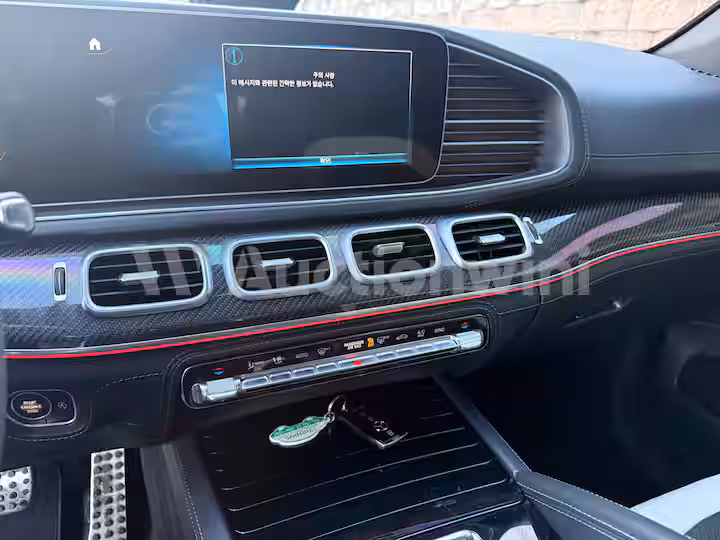 Mercedes Benz GLE Class 2021 — 32