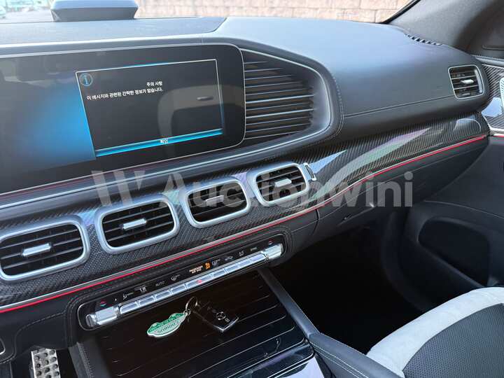 Mercedes Benz GLE Class 2021 — 34