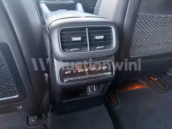 Mercedes Benz GLE Class 2021 — 40