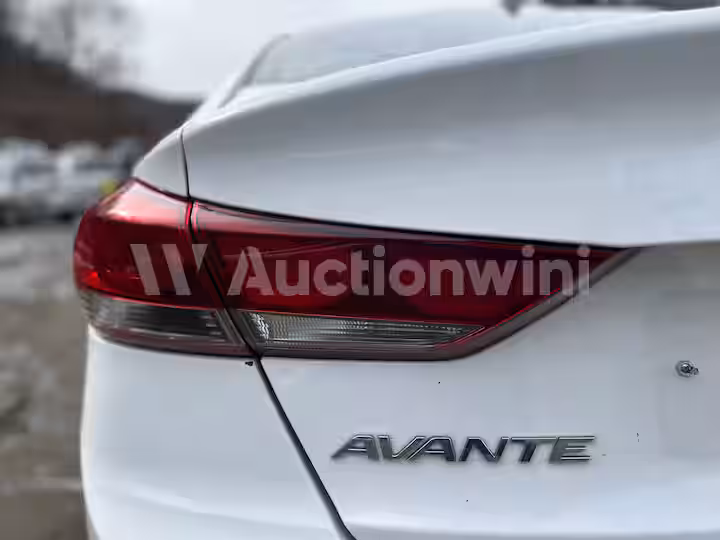 Hyundai Avante 2016 — 11