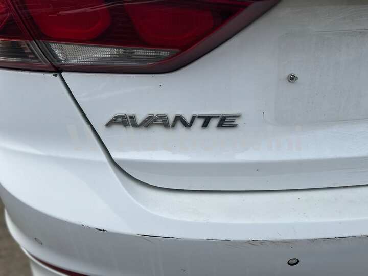 Hyundai Avante 2016 — 12